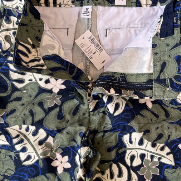 Patterned boys shorts. Never worn with tags. - Picture 2 of 3